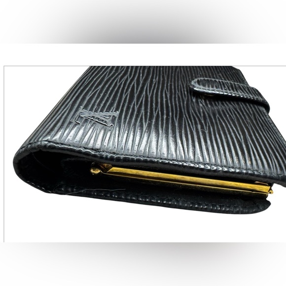Louis Vuitton Black Epi Leather Kiss-Lock Compact Wallet - Picture 6 of 15